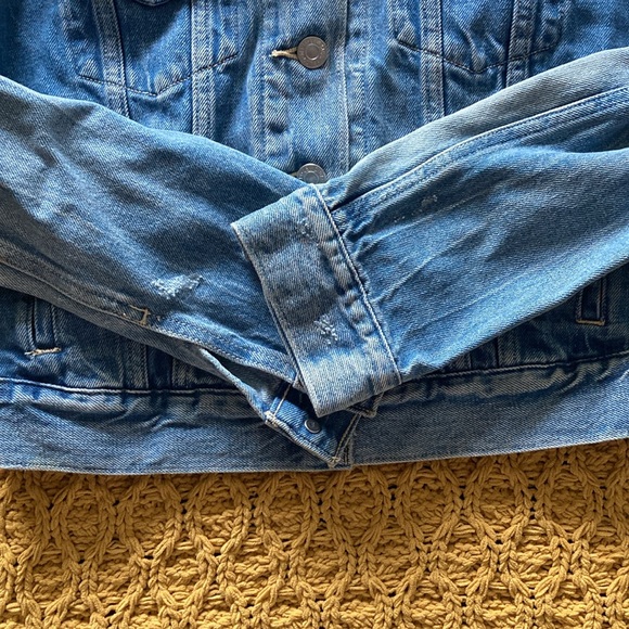Levi’s distressed denim jacket - Picture 8 of 9
